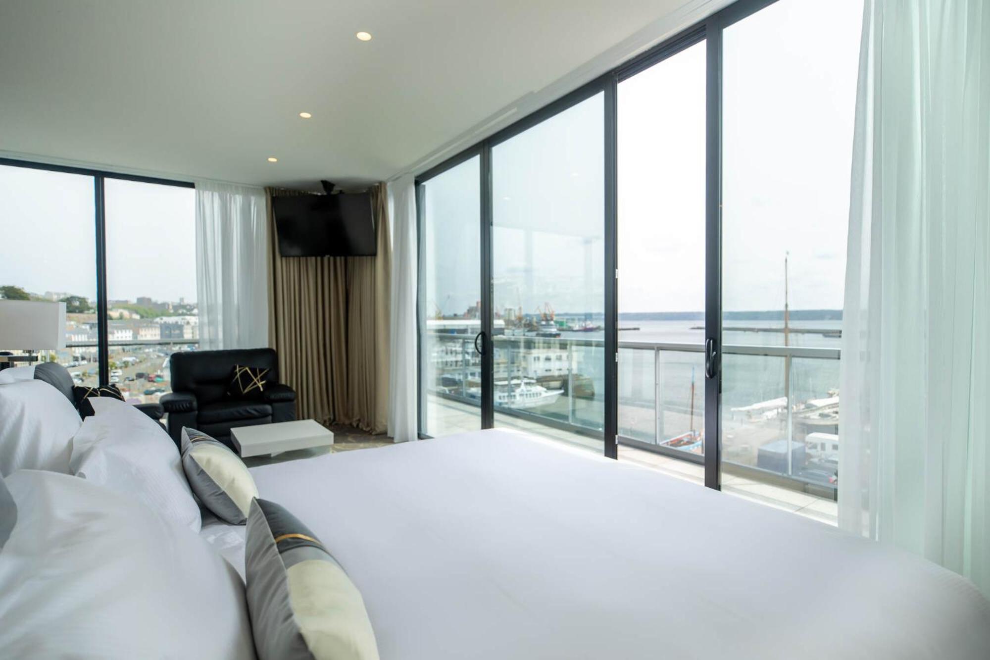Le Barracuda & Spa, Centre Port, Pieds Dans L'Eau, Vue Mer Брест Екстериор снимка