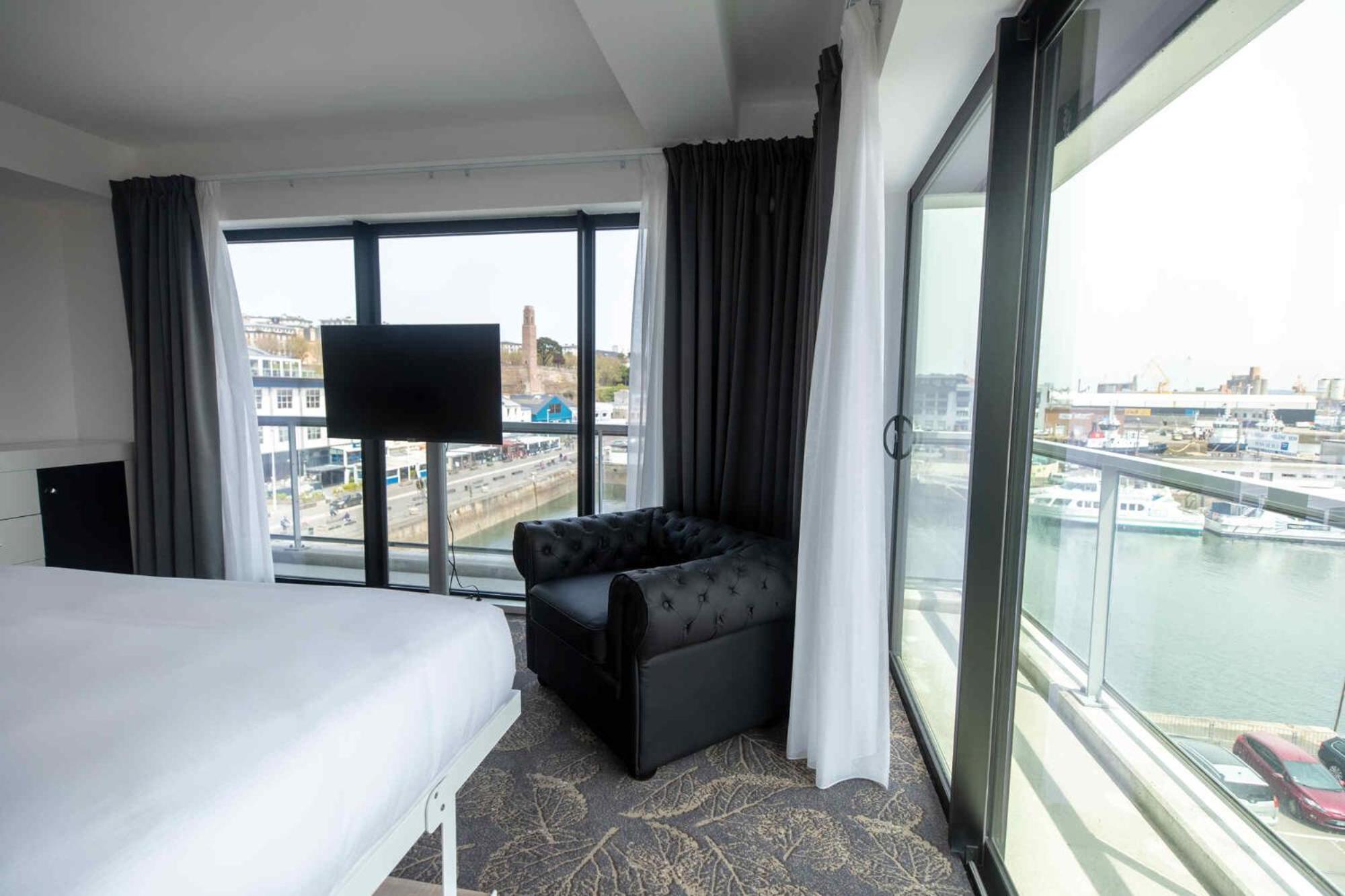 Le Barracuda & Spa, Centre Port, Pieds Dans L'Eau, Vue Mer Брест Екстериор снимка